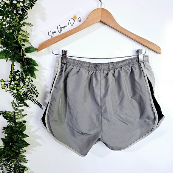 Nike Dri-Fit‎ Womens Gray Running Shorts S ~S74.3 - Picture 2 of 3